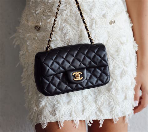 chanel classic flap medium measurement